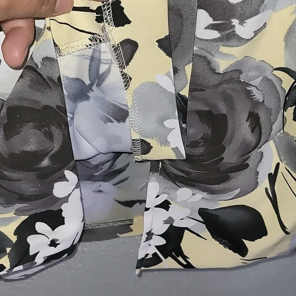 Floral Sleeveless Dress - Yellow and Black - Picture 4 of 7